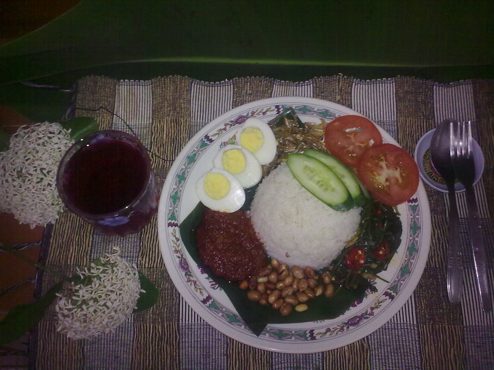 Ҭ NASI LEMAK