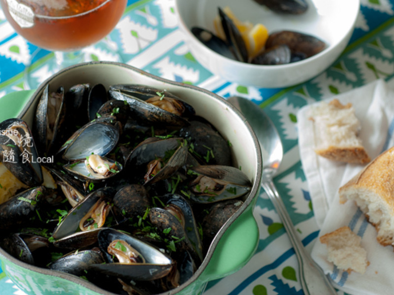 ơ {Beer Steamed Mussels}