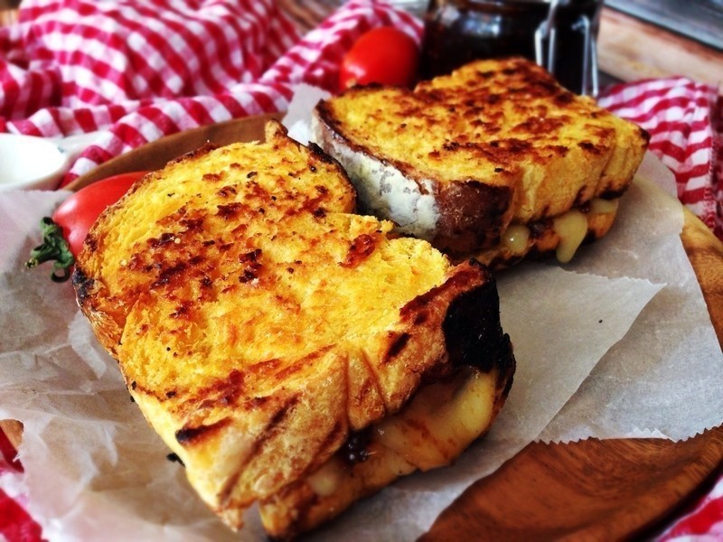 ެѰ Tomato Thyme Jam Grilled Cheese