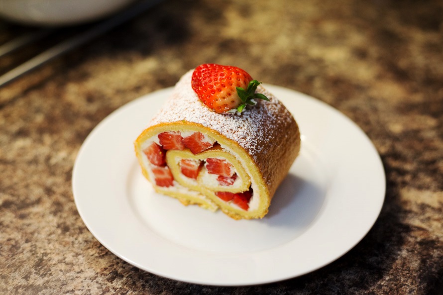 Fresh Strawberry Swiss Roll ʲݮʿ