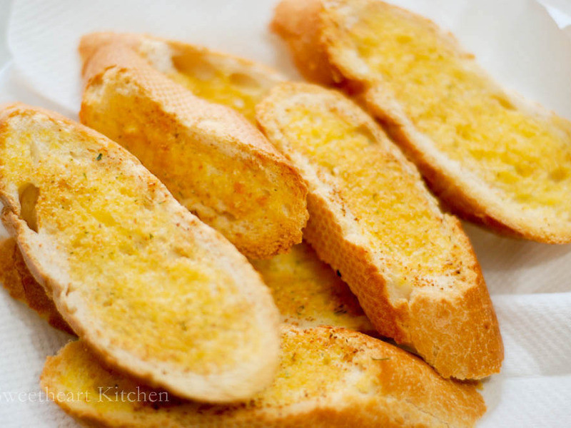 ذ GARLIC BREAD